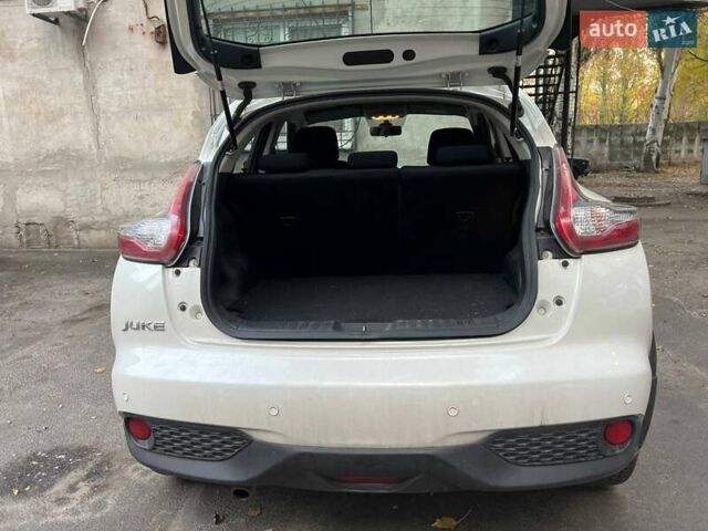 Белый Ниссан Жук, объемом двигателя 1.6 л и пробегом 61 тыс. км за 14500 $, фото 8 на Automoto.ua