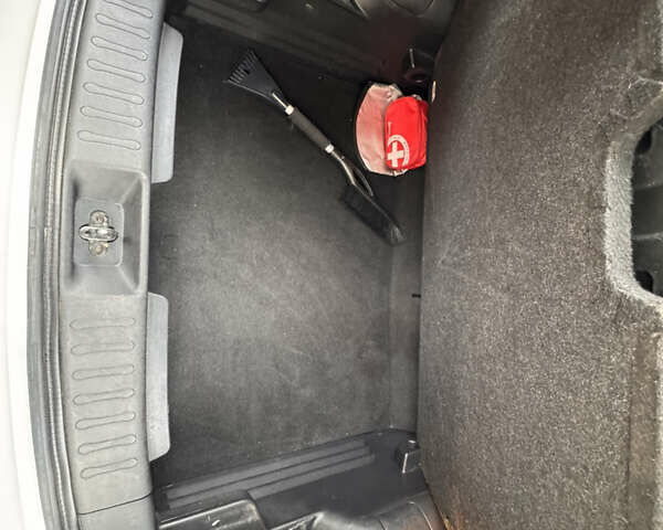 Білий Ніссан Жук, об'ємом двигуна 1.6 л та пробігом 61 тис. км за 14000 $, фото 68 на Automoto.ua