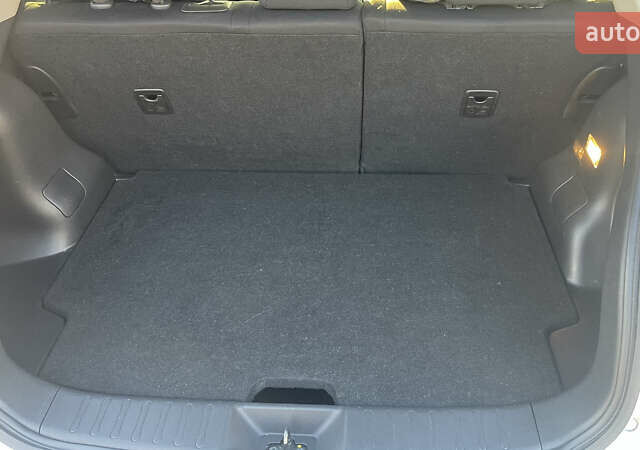 Белый Ниссан Жук, объемом двигателя 1.6 л и пробегом 81 тыс. км за 13200 $, фото 20 на Automoto.ua