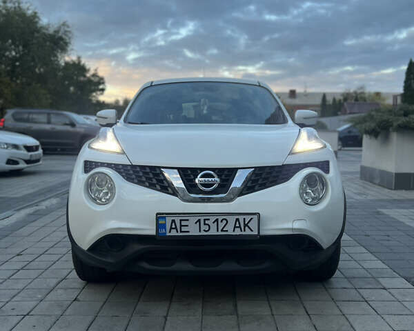 Белый Ниссан Жук, объемом двигателя 1.6 л и пробегом 94 тыс. км за 12700 $, фото 3 на Automoto.ua