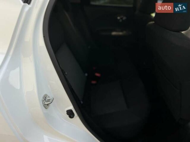 Белый Ниссан Жук, объемом двигателя 1.62 л и пробегом 137 тыс. км за 13300 $, фото 27 на Automoto.ua