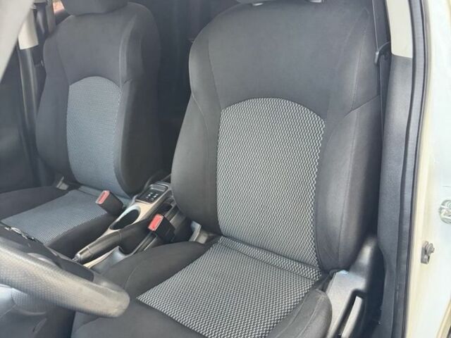 Белый Ниссан Жук, объемом двигателя 1.6 л и пробегом 65 тыс. км за 12000 $, фото 14 на Automoto.ua