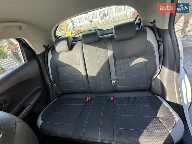 Белый Ниссан Жук, объемом двигателя 1.6 л и пробегом 138 тыс. км за 13500 $, фото 7 на Automoto.ua