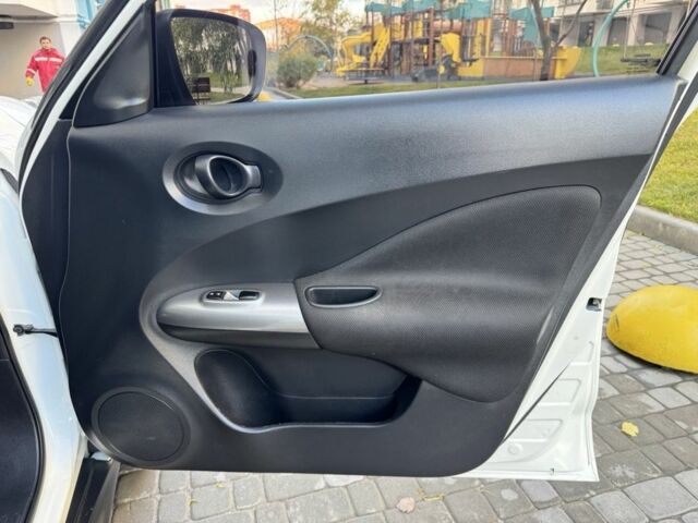 Белый Ниссан Жук, объемом двигателя 1.6 л и пробегом 65 тыс. км за 12000 $, фото 23 на Automoto.ua