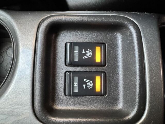 Белый Ниссан Жук, объемом двигателя 1.6 л и пробегом 65 тыс. км за 12000 $, фото 16 на Automoto.ua