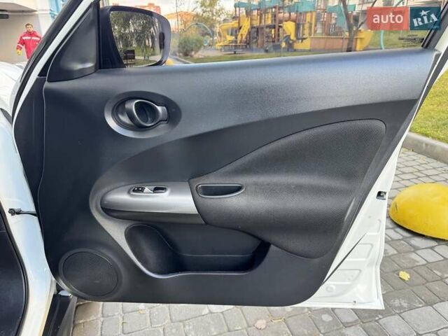 Белый Ниссан Жук, объемом двигателя 1.6 л и пробегом 65 тыс. км за 12000 $, фото 27 на Automoto.ua