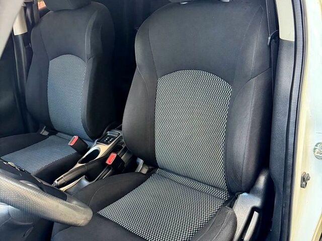 Белый Ниссан Жук, объемом двигателя 1.6 л и пробегом 65 тыс. км за 12000 $, фото 10 на Automoto.ua