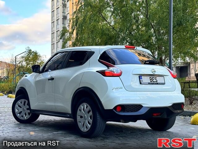 Белый Ниссан Жук, объемом двигателя 1.6 л и пробегом 65 тыс. км за 12000 $, фото 4 на Automoto.ua