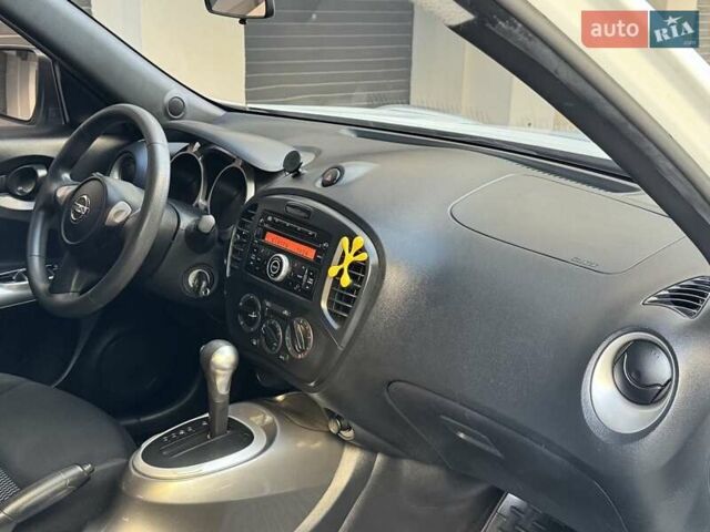 Белый Ниссан Жук, объемом двигателя 1.6 л и пробегом 65 тыс. км за 12000 $, фото 19 на Automoto.ua