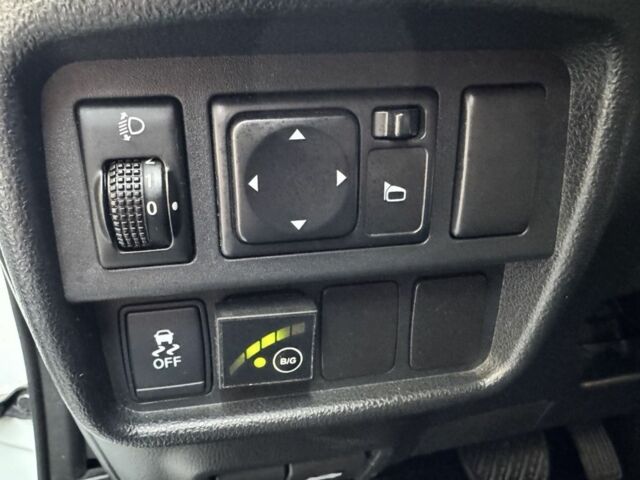 Белый Ниссан Жук, объемом двигателя 1.6 л и пробегом 65 тыс. км за 12000 $, фото 15 на Automoto.ua