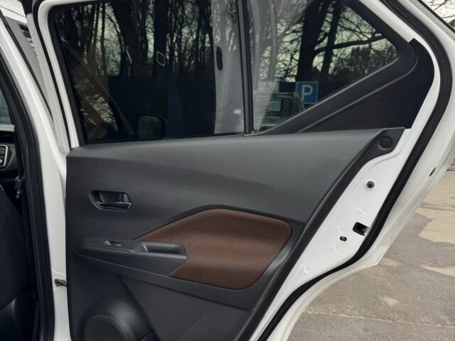 Белый Ниссан Жук, объемом двигателя 1.6 л и пробегом 144 тыс. км за 14900 $, фото 6 на Automoto.ua