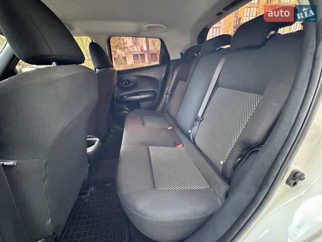 Белый Ниссан Жук, объемом двигателя 1.6 л и пробегом 65 тыс. км за 12000 $, фото 20 на Automoto.ua