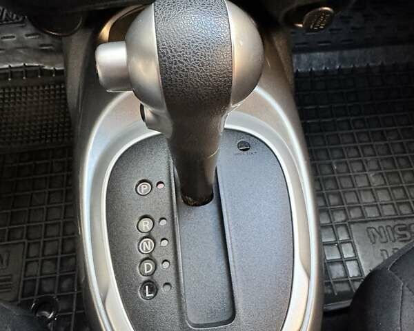 Белый Ниссан Жук, объемом двигателя 1.6 л и пробегом 65 тыс. км за 12000 $, фото 18 на Automoto.ua