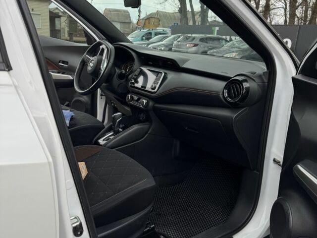 Белый Ниссан Жук, объемом двигателя 1.6 л и пробегом 144 тыс. км за 14900 $, фото 9 на Automoto.ua