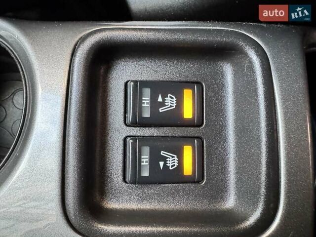 Белый Ниссан Жук, объемом двигателя 1.6 л и пробегом 65 тыс. км за 12000 $, фото 21 на Automoto.ua