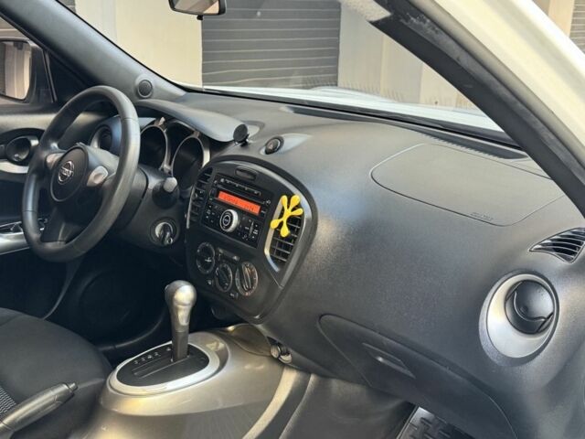 Белый Ниссан Жук, объемом двигателя 1.6 л и пробегом 65 тыс. км за 12000 $, фото 11 на Automoto.ua