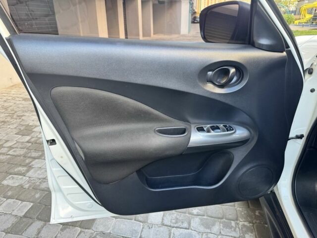 Белый Ниссан Жук, объемом двигателя 1.6 л и пробегом 65 тыс. км за 12000 $, фото 22 на Automoto.ua