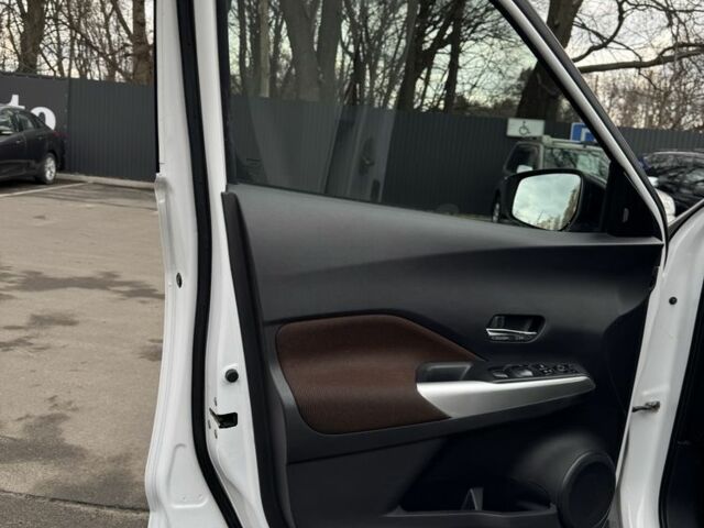 Белый Ниссан Жук, объемом двигателя 1.6 л и пробегом 144 тыс. км за 14900 $, фото 5 на Automoto.ua