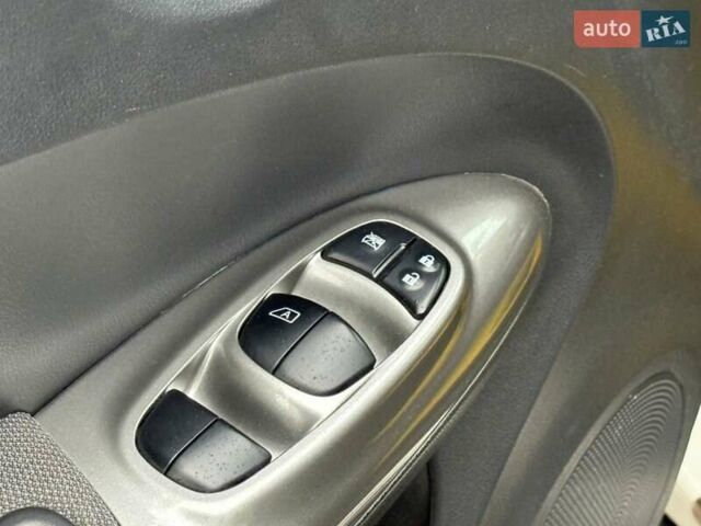 Белый Ниссан Жук, объемом двигателя 1.6 л и пробегом 35 тыс. км за 14800 $, фото 45 на Automoto.ua