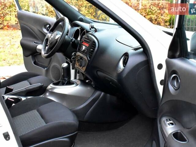 Белый Ниссан Жук, объемом двигателя 1.6 л и пробегом 39 тыс. км за 12400 $, фото 5 на Automoto.ua