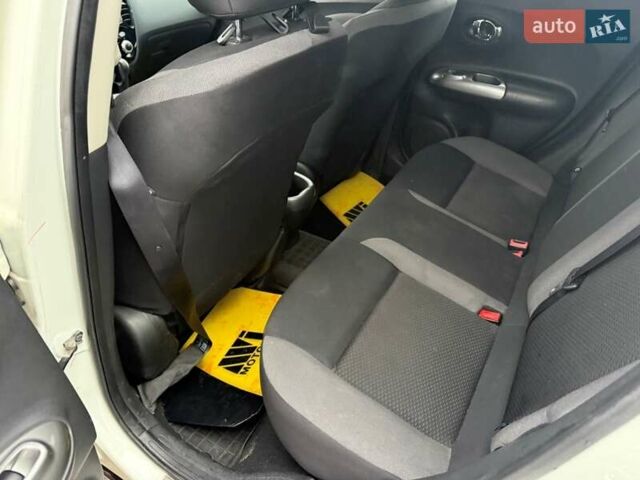 Белый Ниссан Жук, объемом двигателя 1.6 л и пробегом 35 тыс. км за 14800 $, фото 46 на Automoto.ua