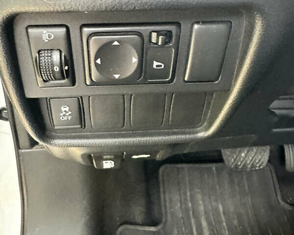 Белый Ниссан Жук, объемом двигателя 1.6 л и пробегом 203 тыс. км за 12500 $, фото 11 на Automoto.ua