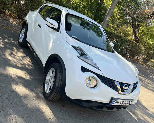 Белый Ниссан Жук, объемом двигателя 1.6 л и пробегом 48 тыс. км за 14500 $, фото 3 на Automoto.ua