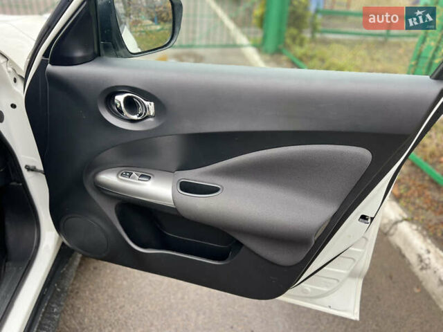 Белый Ниссан Жук, объемом двигателя 1.6 л и пробегом 78 тыс. км за 14500 $, фото 16 на Automoto.ua