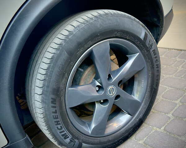 Білий Ніссан Жук, об'ємом двигуна 1.6 л та пробігом 150 тис. км за 14500 $, фото 5 на Automoto.ua