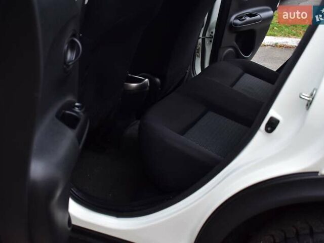 Белый Ниссан Жук, объемом двигателя 1.6 л и пробегом 39 тыс. км за 12400 $, фото 10 на Automoto.ua