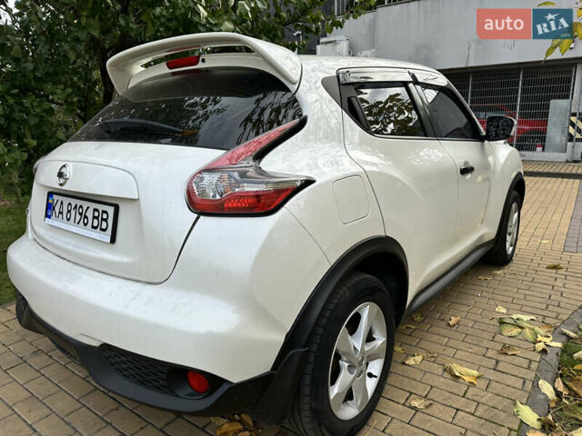 Белый Ниссан Жук, объемом двигателя 1.6 л и пробегом 203 тыс. км за 12500 $, фото 3 на Automoto.ua