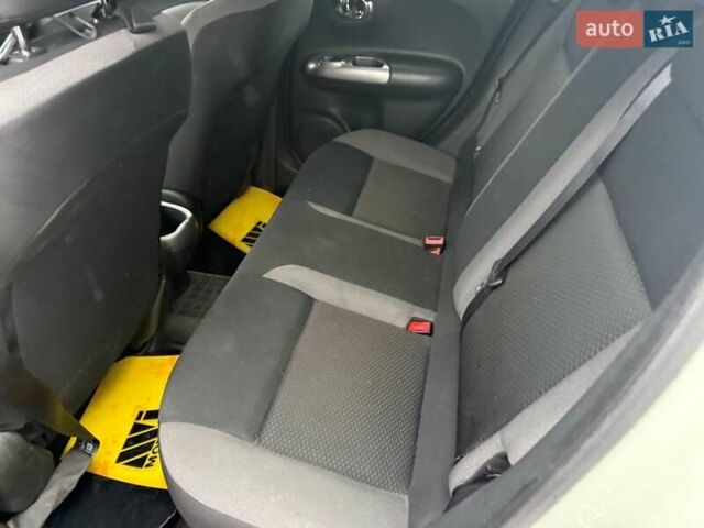 Белый Ниссан Жук, объемом двигателя 1.6 л и пробегом 35 тыс. км за 14800 $, фото 47 на Automoto.ua