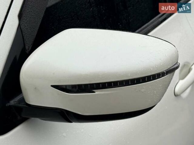 Белый Ниссан Жук, объемом двигателя 1.6 л и пробегом 35 тыс. км за 14800 $, фото 16 на Automoto.ua