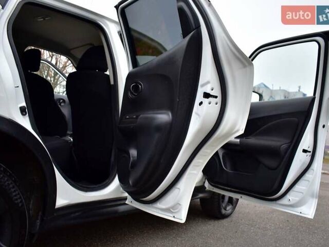 Белый Ниссан Жук, объемом двигателя 1.6 л и пробегом 39 тыс. км за 12400 $, фото 4 на Automoto.ua