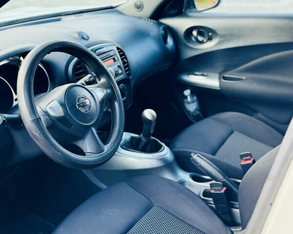 Белый Ниссан Жук, объемом двигателя 1.6 л и пробегом 91 тыс. км за 14000 $, фото 12 на Automoto.ua