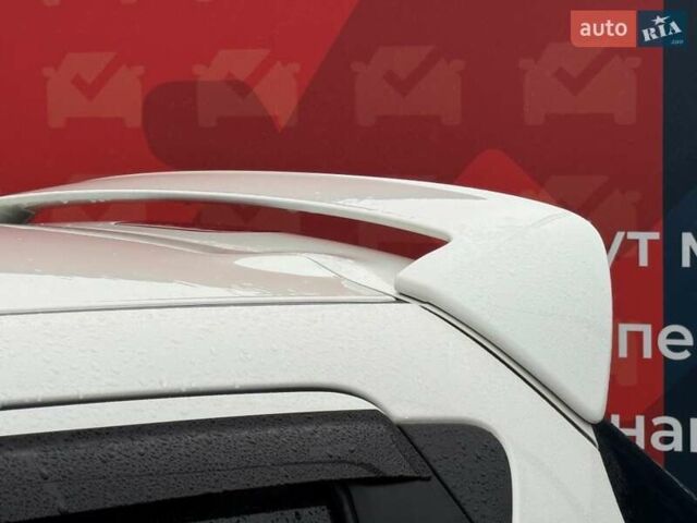 Белый Ниссан Жук, объемом двигателя 1.6 л и пробегом 35 тыс. км за 14800 $, фото 18 на Automoto.ua