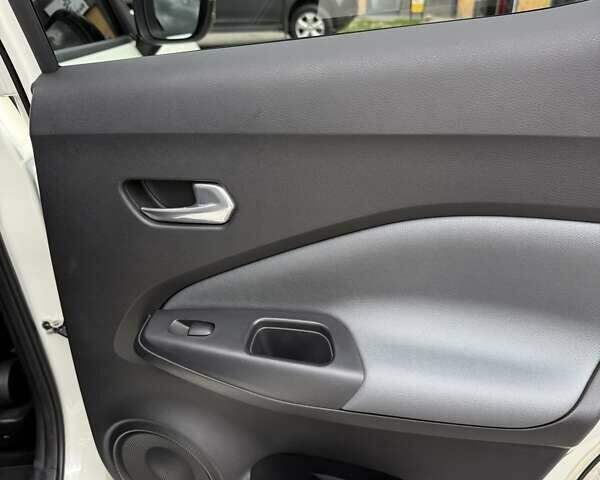 Белый Ниссан Жук, объемом двигателя 1 л и пробегом 26 тыс. км за 21500 $, фото 16 на Automoto.ua