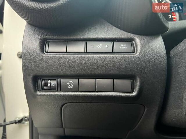 Білий Ніссан Жук, об'ємом двигуна 1 л та пробігом 35 тис. км за 18990 $, фото 12 на Automoto.ua