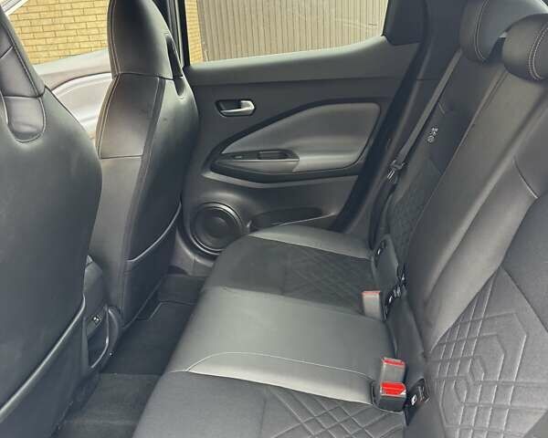 Белый Ниссан Жук, объемом двигателя 1 л и пробегом 23 тыс. км за 21000 $, фото 7 на Automoto.ua