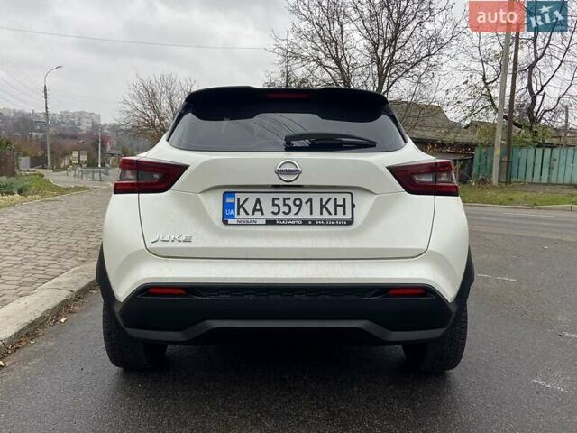 Белый Ниссан Жук, объемом двигателя 1 л и пробегом 15 тыс. км за 20200 $, фото 5 на Automoto.ua