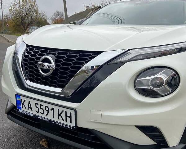 Белый Ниссан Жук, объемом двигателя 1 л и пробегом 15 тыс. км за 20200 $, фото 12 на Automoto.ua