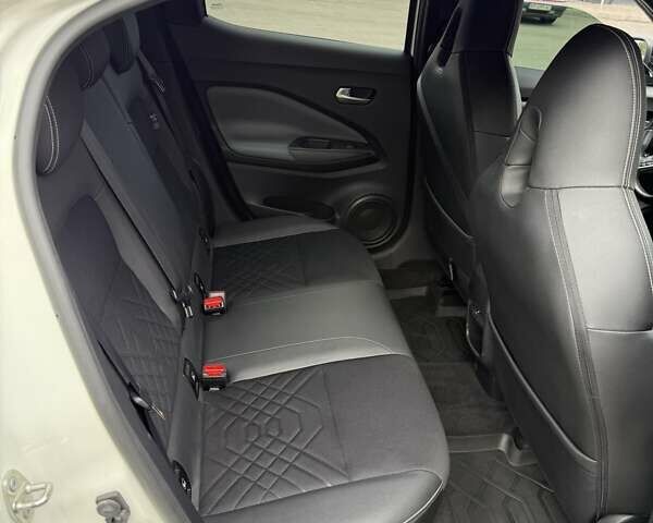 Белый Ниссан Жук, объемом двигателя 1 л и пробегом 26 тыс. км за 21500 $, фото 19 на Automoto.ua