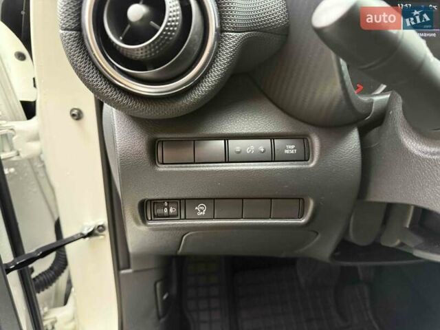 Белый Ниссан Жук, объемом двигателя 1 л и пробегом 61 тыс. км за 18900 $, фото 15 на Automoto.ua