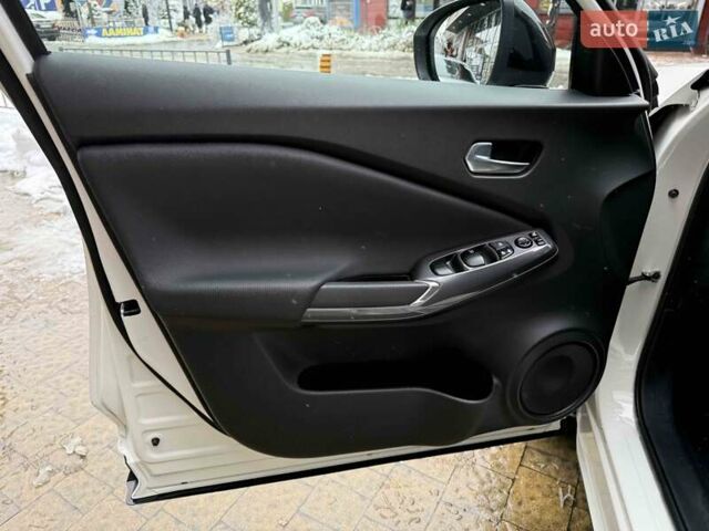 Белый Ниссан Жук, объемом двигателя 1 л и пробегом 61 тыс. км за 18900 $, фото 10 на Automoto.ua