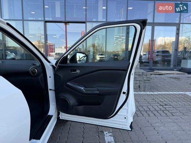 Белый Ниссан Жук, объемом двигателя 1 л и пробегом 55 тыс. км за 18469 $, фото 16 на Automoto.ua