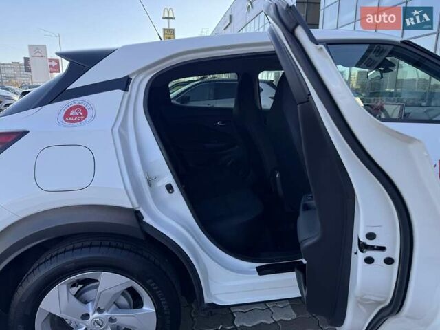 Белый Ниссан Жук, объемом двигателя 1 л и пробегом 55 тыс. км за 18469 $, фото 19 на Automoto.ua