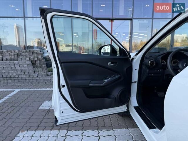 Белый Ниссан Жук, объемом двигателя 1 л и пробегом 55 тыс. км за 18469 $, фото 12 на Automoto.ua