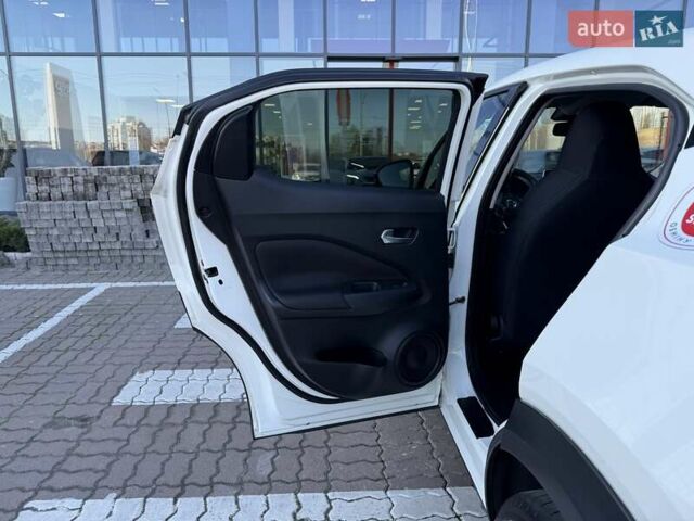 Белый Ниссан Жук, объемом двигателя 1 л и пробегом 55 тыс. км за 18469 $, фото 14 на Automoto.ua