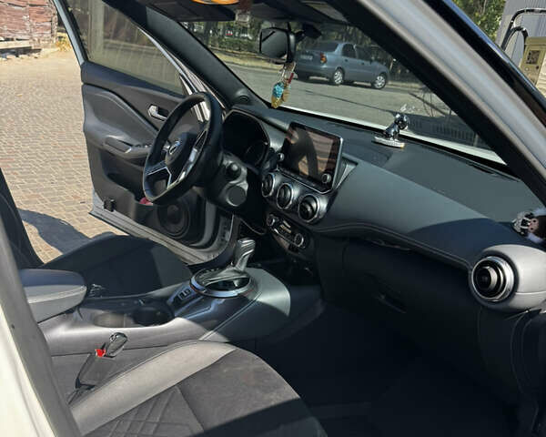 Белый Ниссан Жук, объемом двигателя 1 л и пробегом 63 тыс. км за 20450 $, фото 6 на Automoto.ua