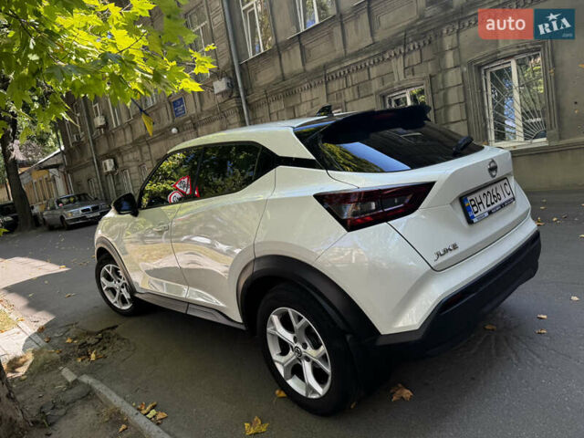 Белый Ниссан Жук, объемом двигателя 1 л и пробегом 63 тыс. км за 20450 $, фото 2 на Automoto.ua